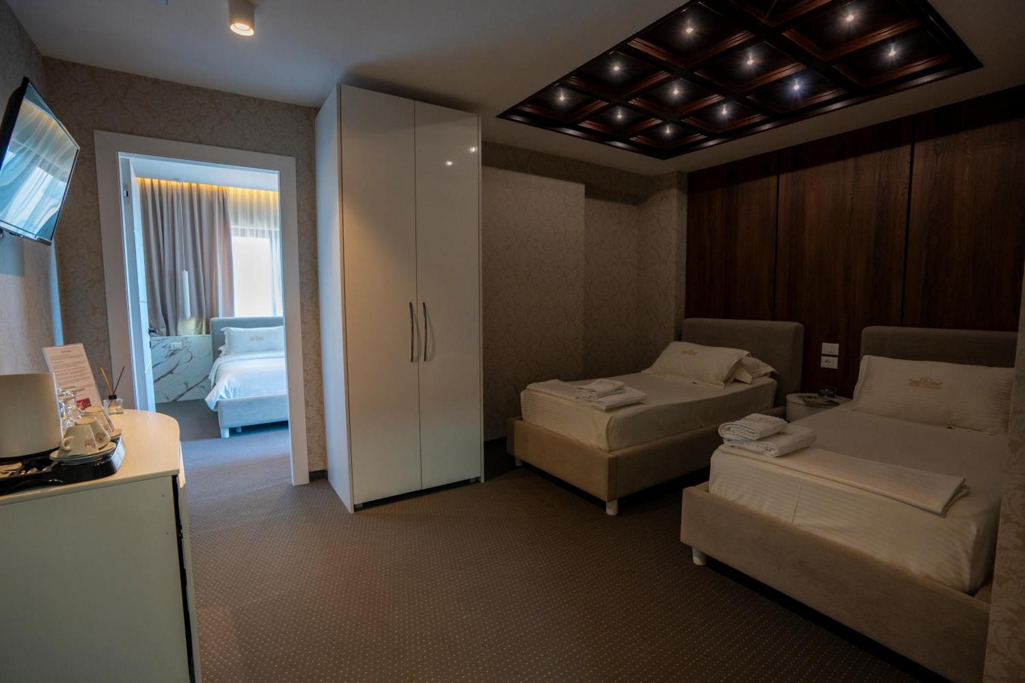 Hotel Chicago Shkodra Exterior foto